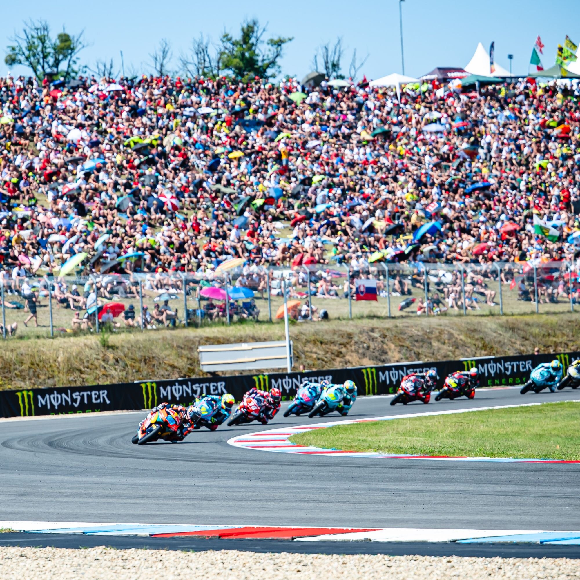 MotoGP第12戦チェコGP Moto2、Moto3レースレポート／シーズン前半戦締めくくりのレース、日本人ライダーは厳しい結果に