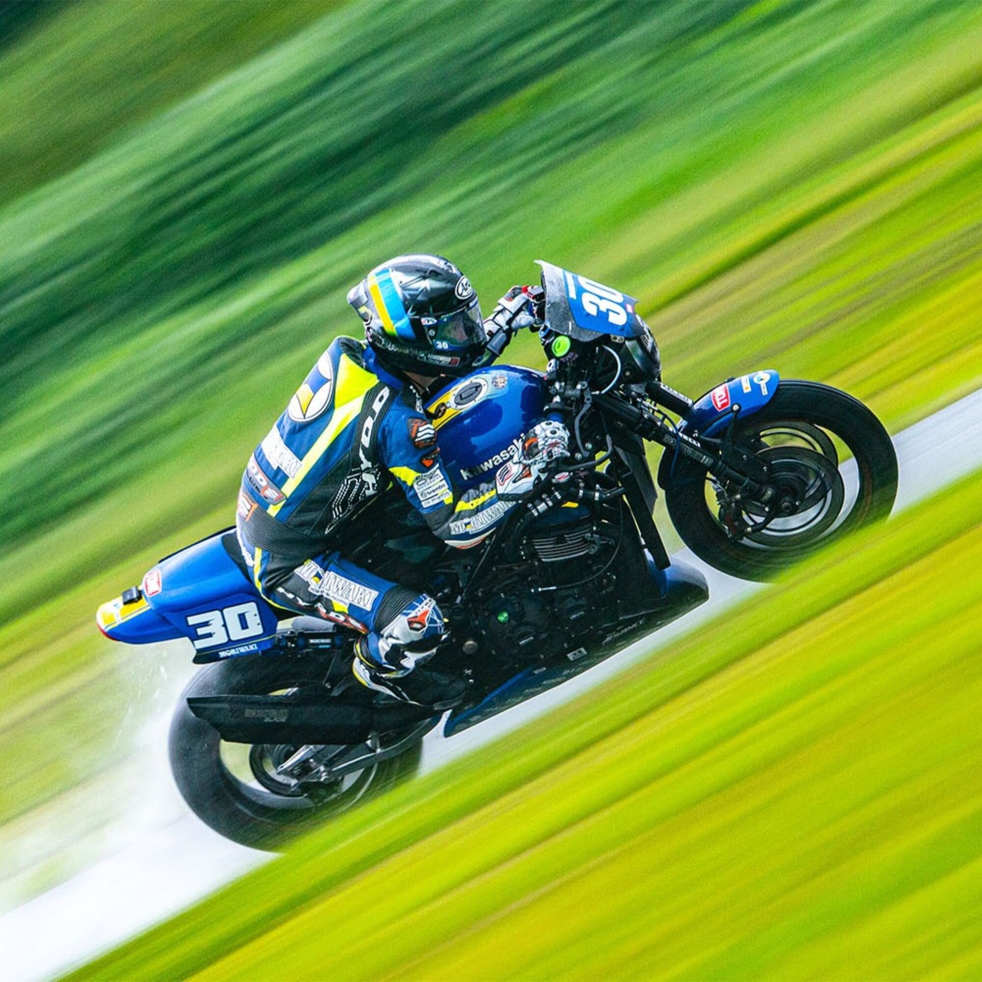 Z900RSが自己ベスト更新、CB750 HORNETは5位。新型CB400 SUPER FOURも実証参戦｜2026「鉄馬」
