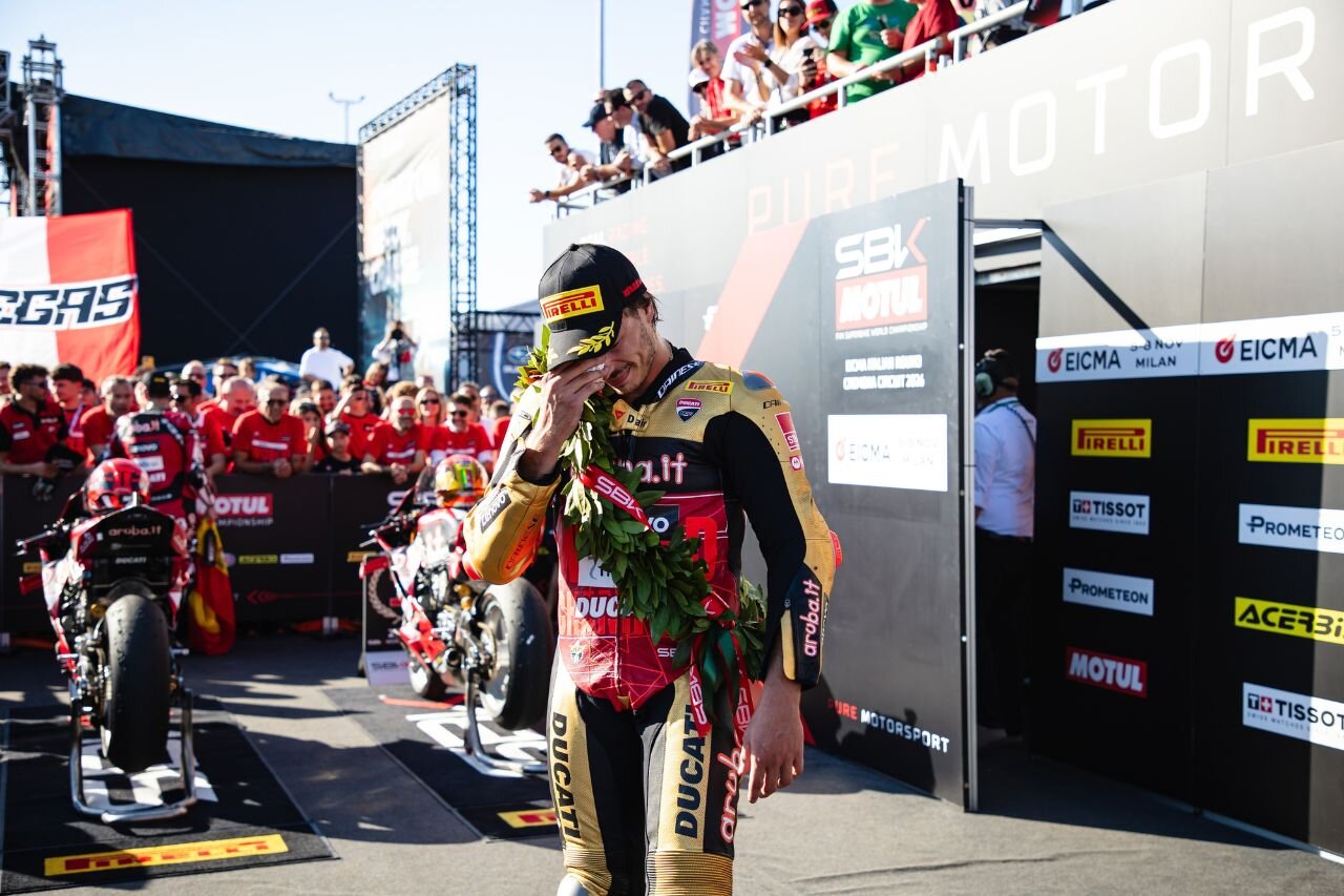 2026年WorldSBKチャンピオンを決め、感極まるニコロ・ブレガ