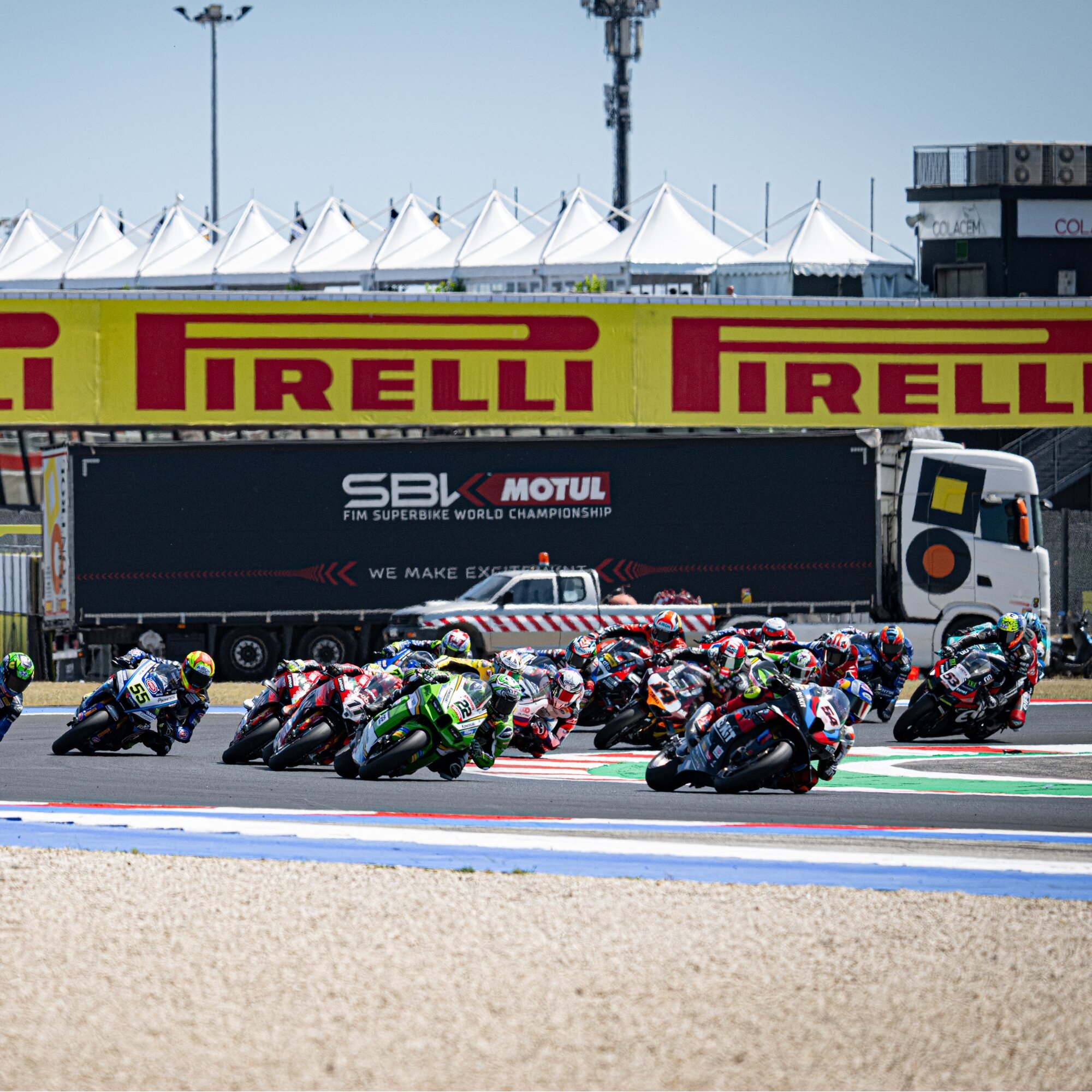 WSBK第4戦エミリア・ロマーニャレースレポート／「狙い通り」に3勝を挙げたラズガットリオグルと、レイの不調の理由