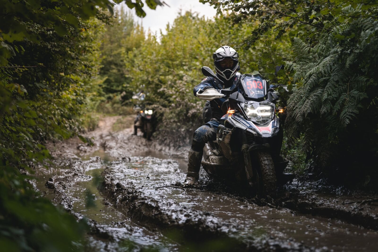 KAROO 4を装着したBMW R1250GSのオフロード走行