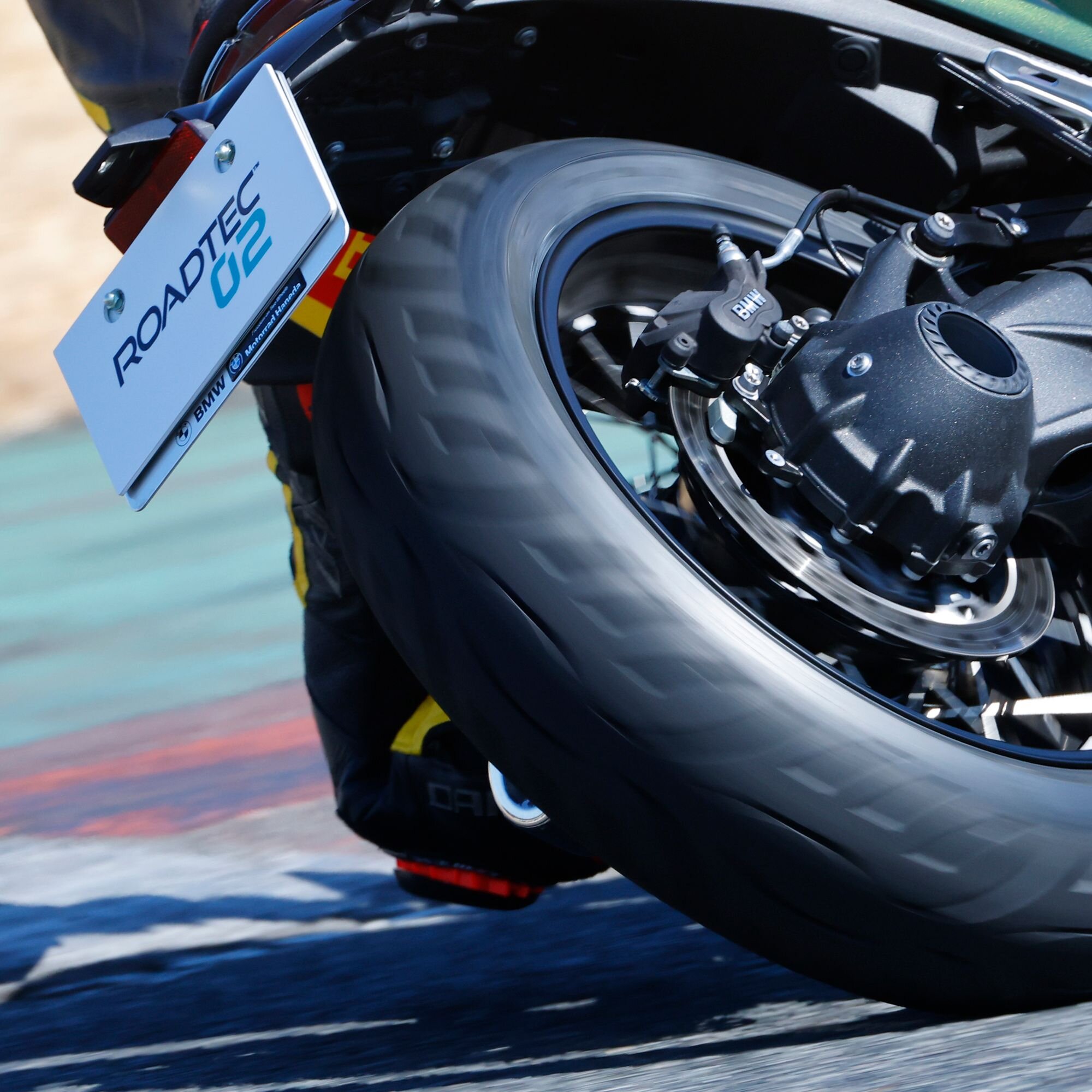 次世代タイヤのROADTEC™ 02のメディア試乗会を袖ヶ浦フォレストレースウェイで開催しました