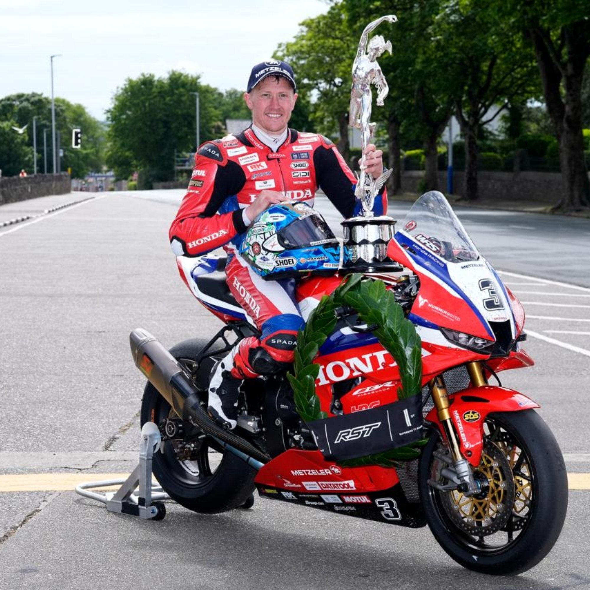 マン島TT最高峰Senior TTでDean Harrisonが勝利。メッツラーがロードレースで示した存在感