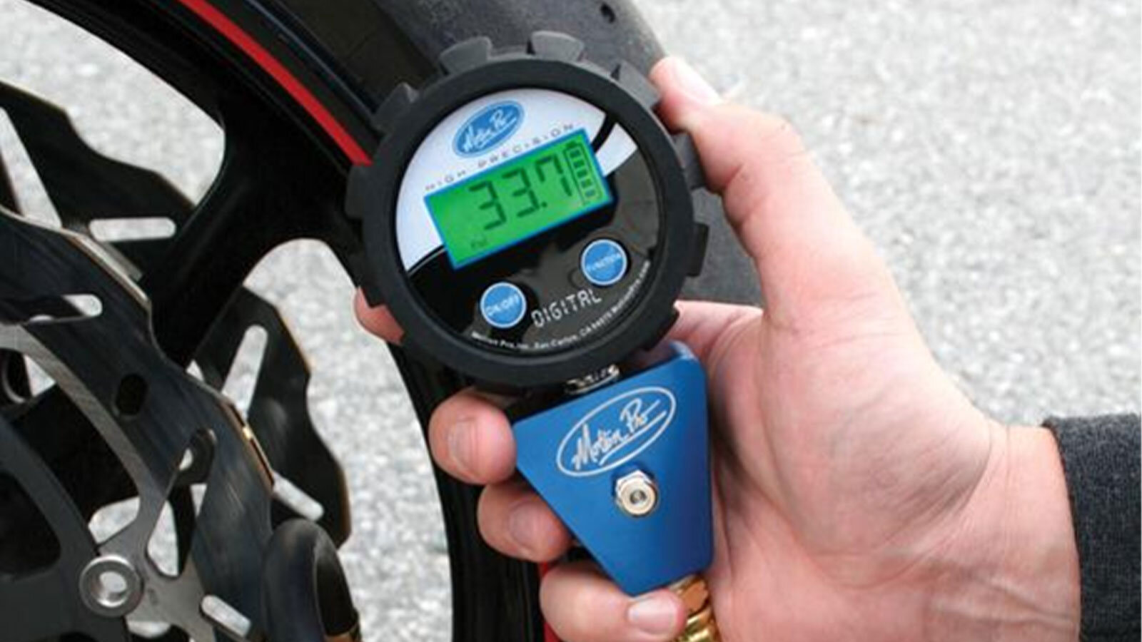 エアチェックゲージによる空気圧測定